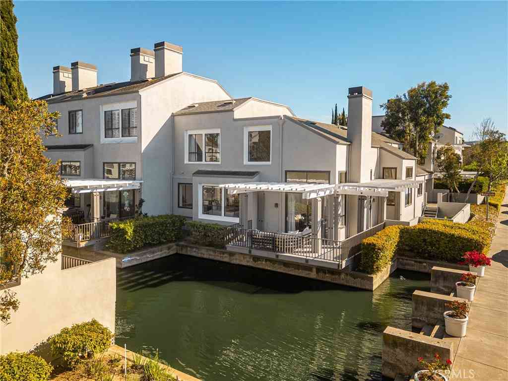 Condo For Sale - 19 Waterway #9<br/> Irvine, CA 92614