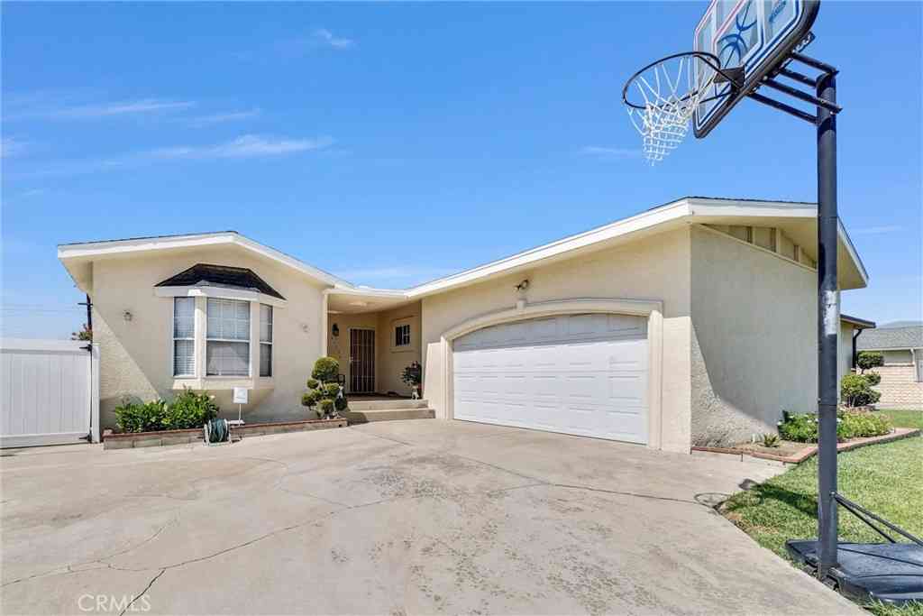 Homes For Sale - 5125 N Nearglen<br/> Covina, CA 91724