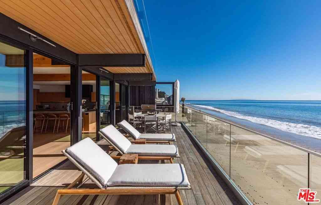 Homes For Sale - 24548 Malibu Road<br/> Malibu, CA 90265