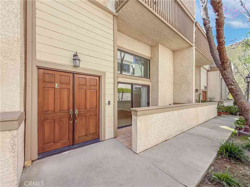 Condo For Sale - 26120 Alizia Canyon #E<br/> Calabasas, CA 91302