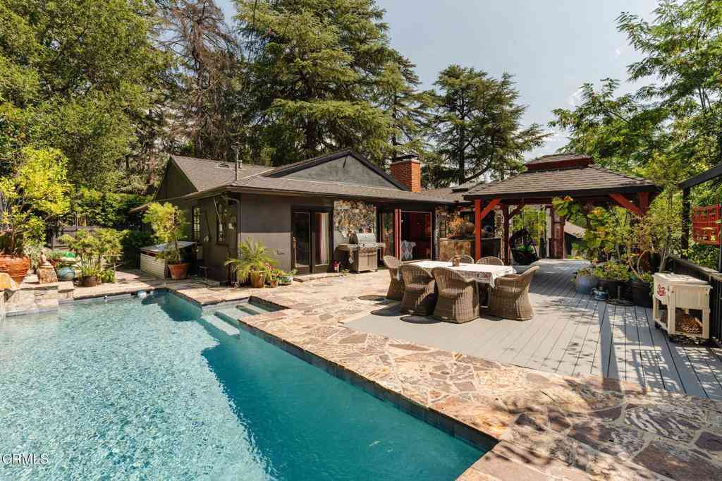 Homes For Sale - 4953 Alta Canyada Road<br/> La Canada Flintridge, CA 91011