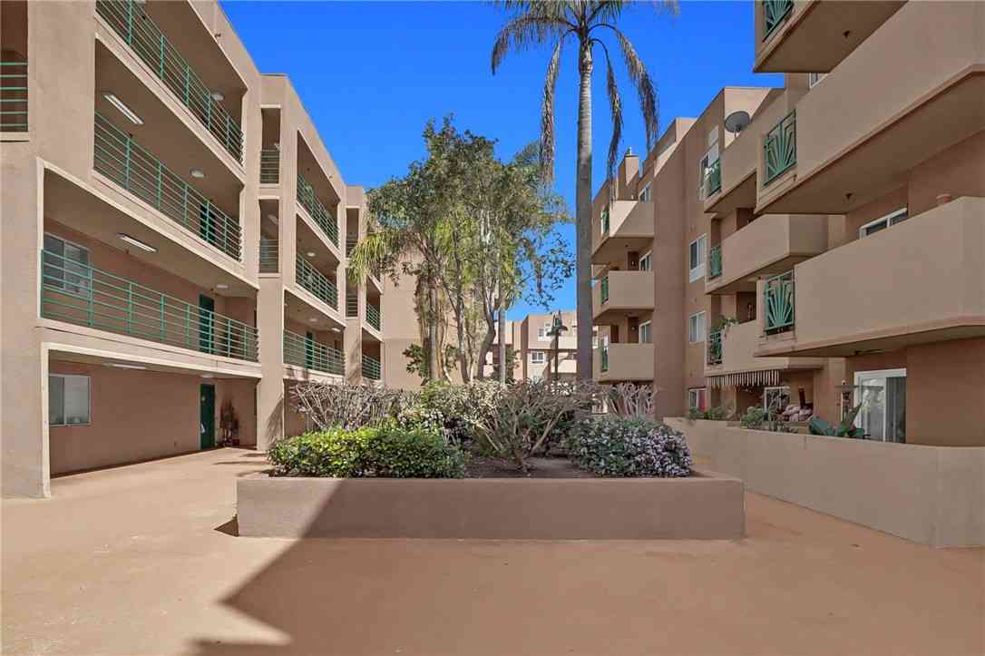 Condo For Sale - 450 E 4th Street #319<br/> Santa Ana, CA 92701