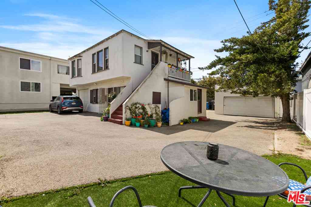 Homes For Sale - 2302 32nd Street<br/> Santa Monica, CA 90405