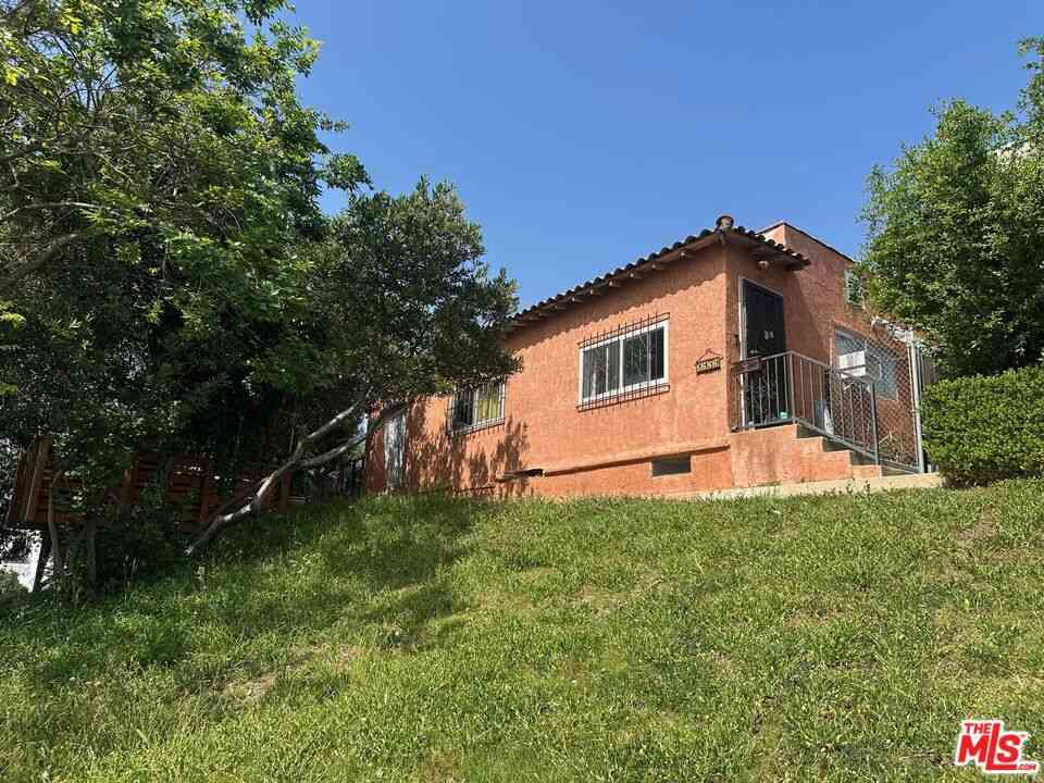 Homes For Sale - 3939 W 28th Street<br/> Los Angeles, CA 90018