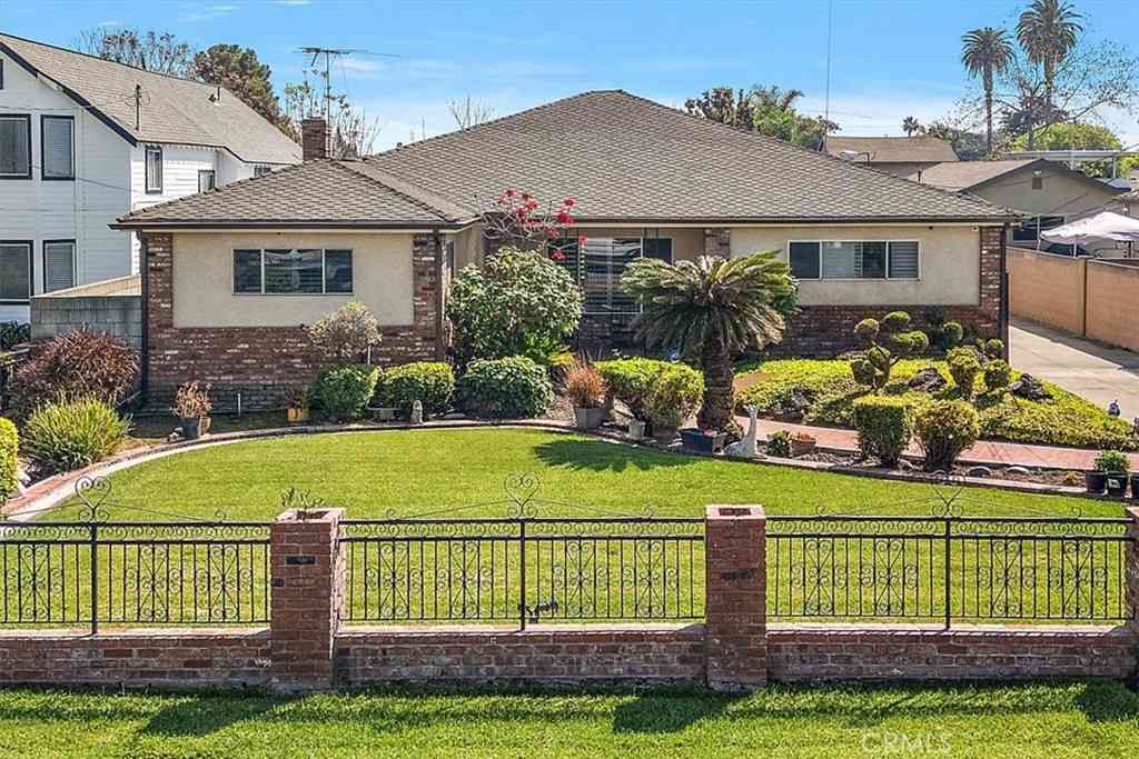 Homes For Sale - 420 W Tichenor Street<br/> Compton, CA 90220