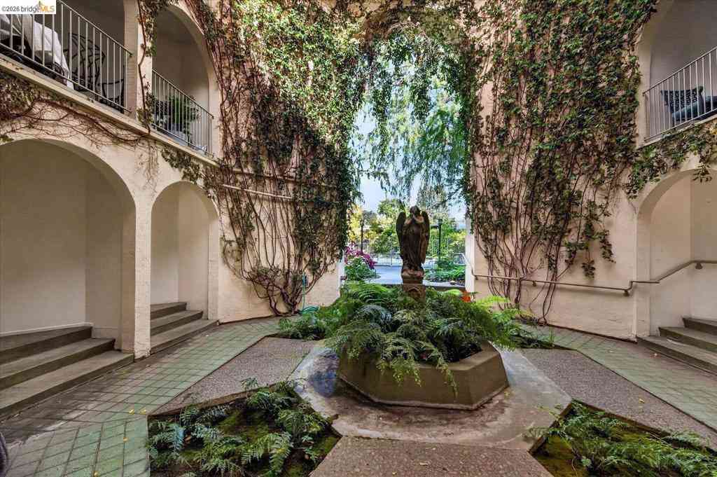 Condo For Sale - 1305 Boulevard Way #APT 303<br/> Contra Costa County, Walnut Creek, CA 94595
