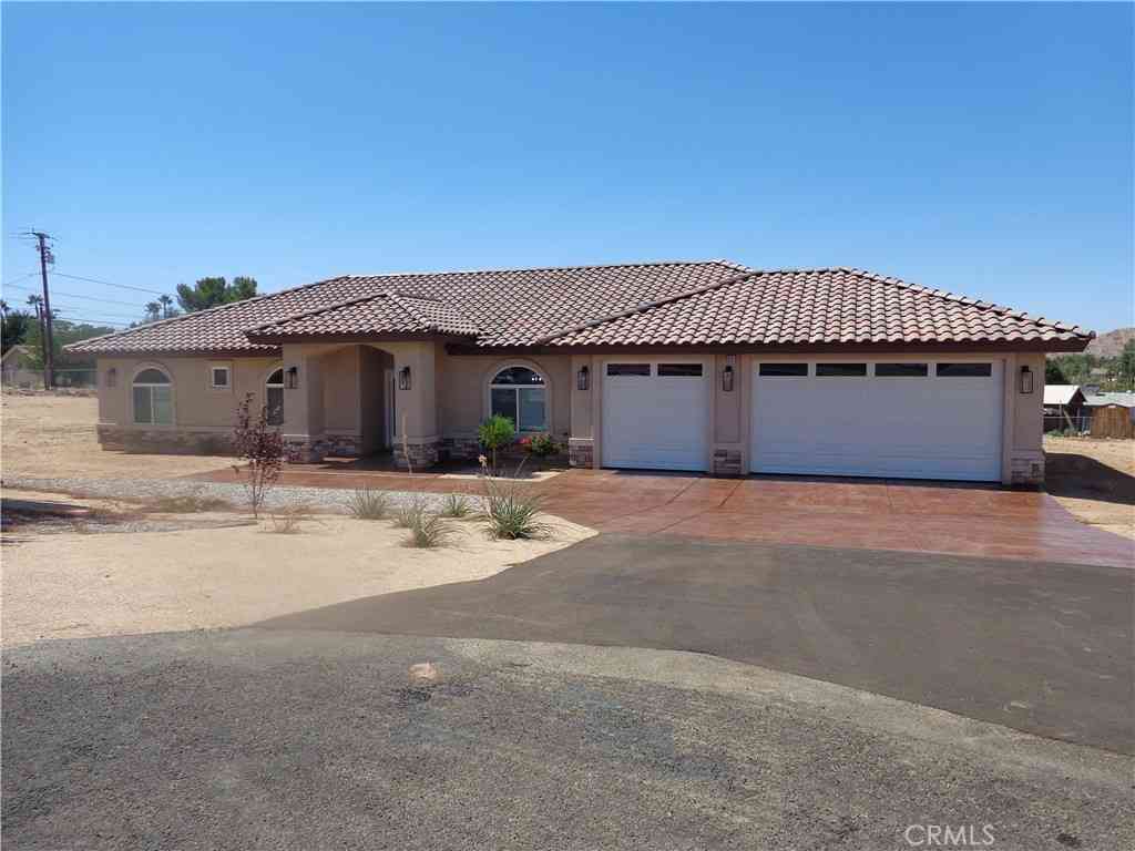 Homes For Sale - 18255 Winnetka<br/> Apple Valley, CA 92307