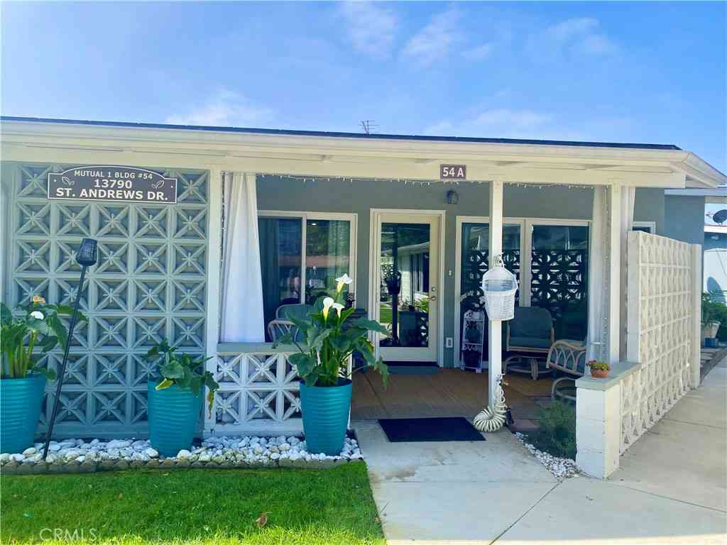 Homes For Sale - 13790 St. Andrews Dr., M1-54a<br/> Seal Beach, CA 90740