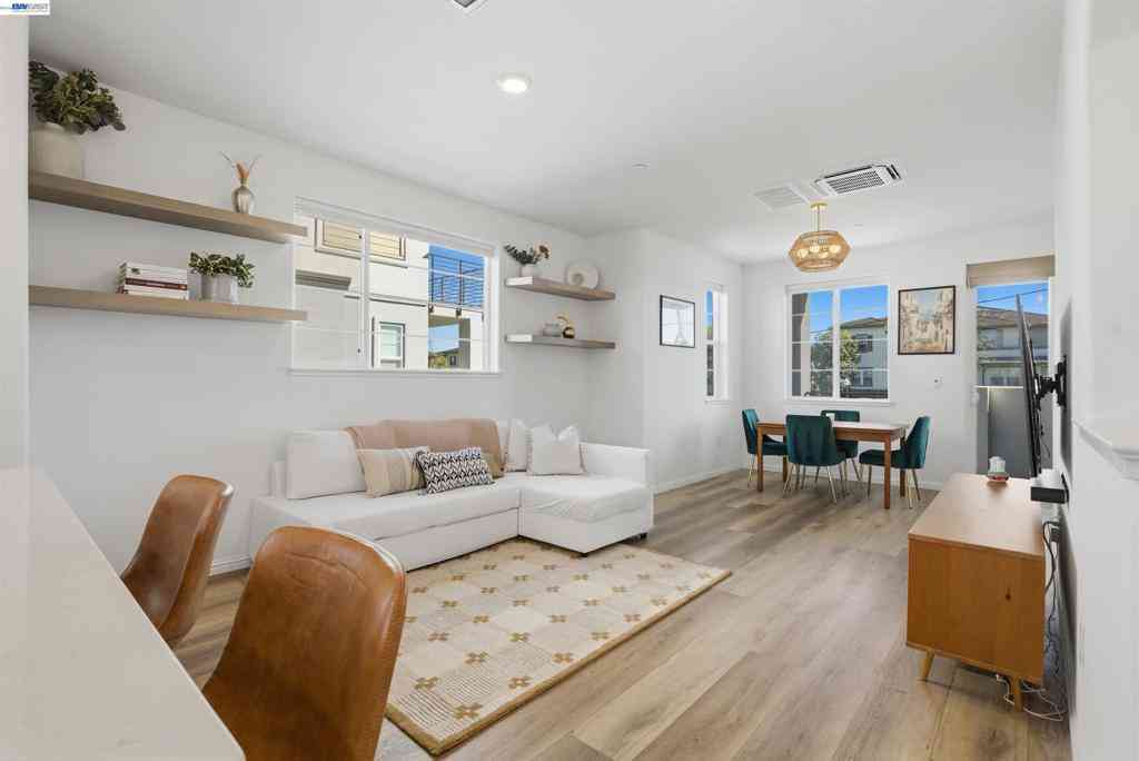 Condo For Sale - 440 Pawnee Ln<br/> Alameda, CA 94501