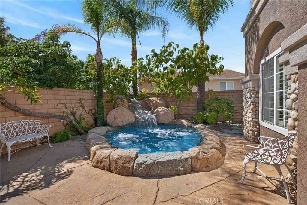 Homes For Sale - 879 Derby<br/> Corona, CA 92882