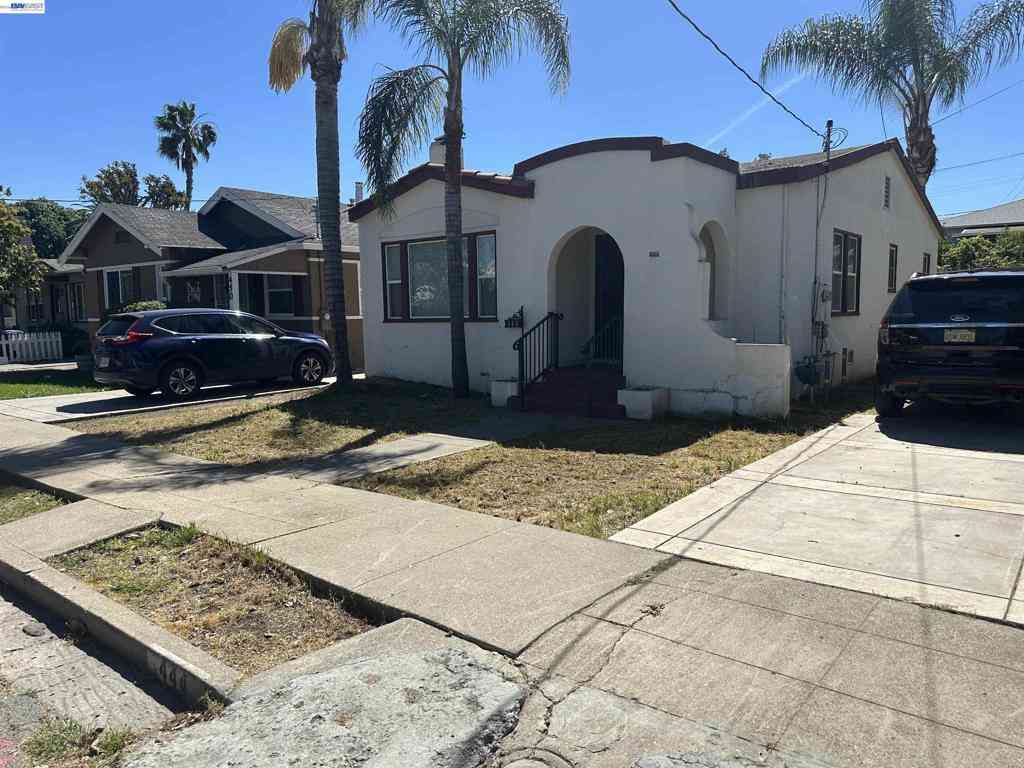 Homes For Sale - 444 E 12th St<br/> Pittsburg, CA 94565