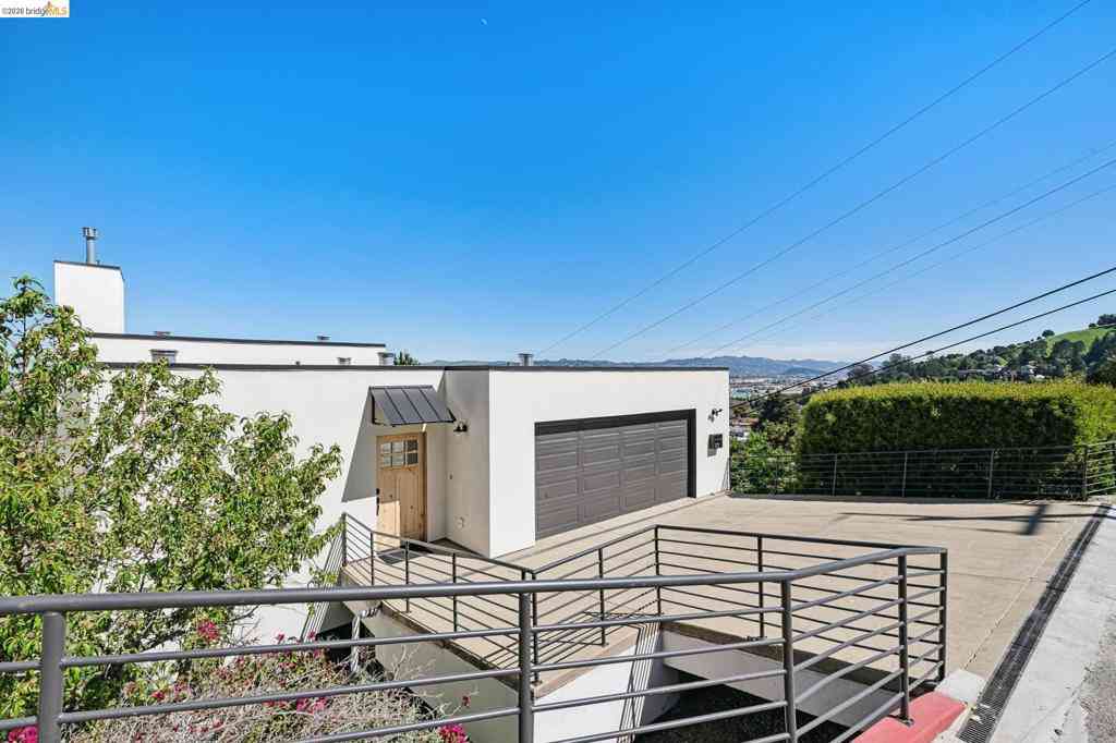 Homes For Sale - 312 Golden Gate Ave<br/> Richmond, CA 94801
