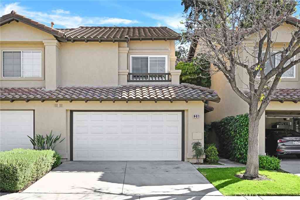 Townhouse For Sale - 28 Cascada<br/> Orange County, Rancho Santa Margarita, CA 92688