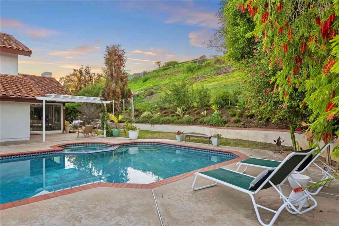 Homes For Sale - 971 San Lorenzo Court<br/> Solana Beach, CA 92075