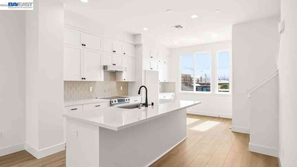 Townhouse For Sale - 1925 Grand Street<br/> Alameda, CA 94501