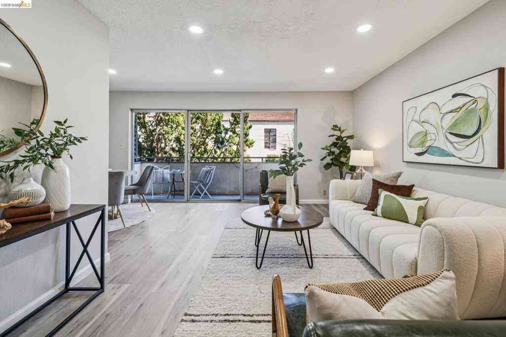 Condo For Sale - 2614 Warring St #6<br/> Berkeley, CA 94704