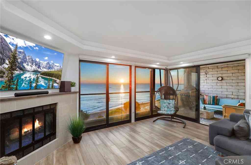 Condo For Sale - 410 Corto Lane #E<br/> San Clemente, CA 92672