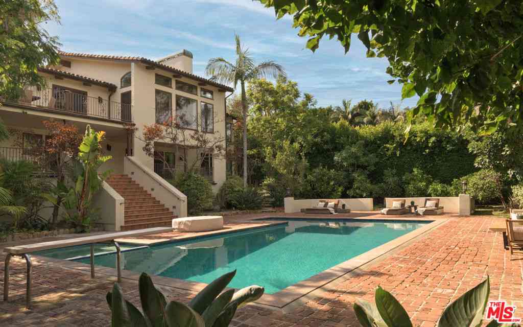 Homes For Sale - 7046 Grasswood Avenue<br/> Malibu, CA 90265