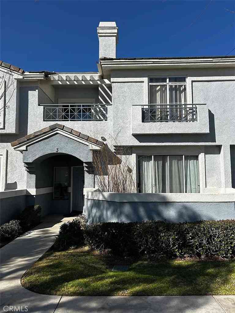 Townhouse For Sale - 2230 Indigo Hills Drive #3<br/> Corona, CA 92879