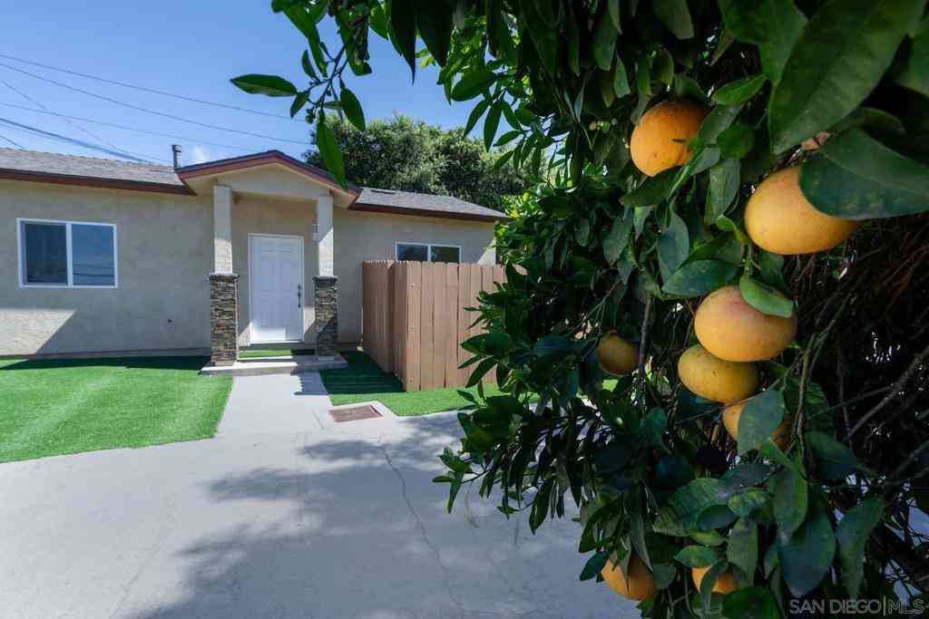 Homes For Sale - 12325-12327 Lemoncrest Drive<br/> Lakeside, CA 92040
