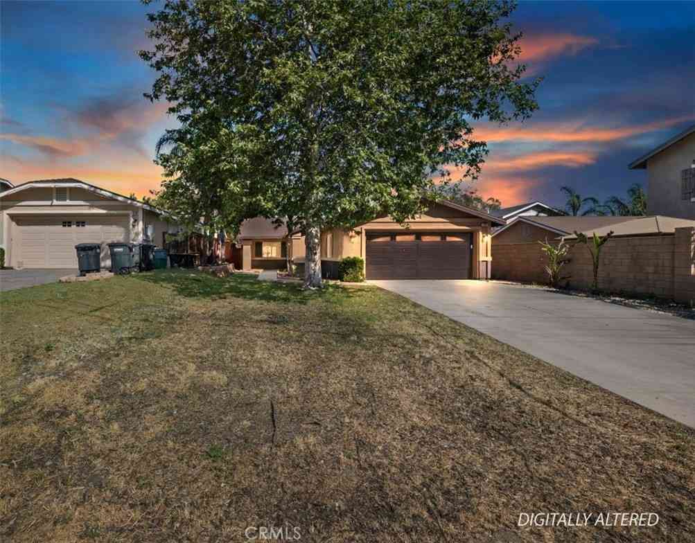 Homes For Sale - 308 Avenue 6<br/> Lake Elsinore, CA 92530