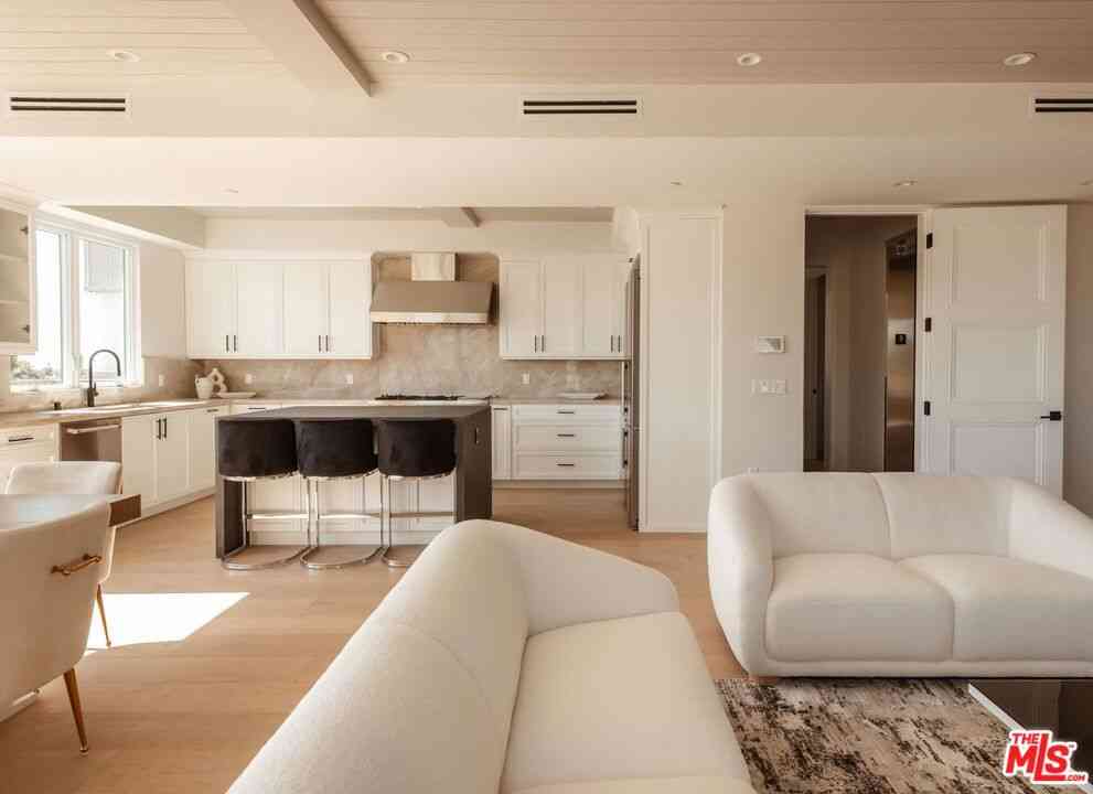 Condo For Sale - 10725 Ashton Avenue #101<br/> Los Angeles, CA 90024