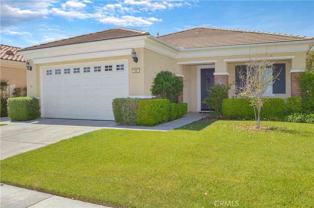 Homes For Sale - 1681 Via Borrego<br/> Hemet, CA 92545