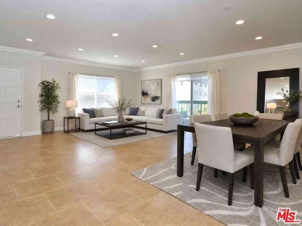 Condo For Rent - 5354 Lindley Avenue #301<br/> Encino, CA 91316