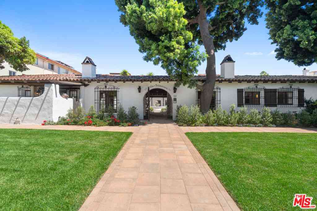 Condo For Rent - 1300 N Harper Avenue<br/> West Hollywood, CA 90046