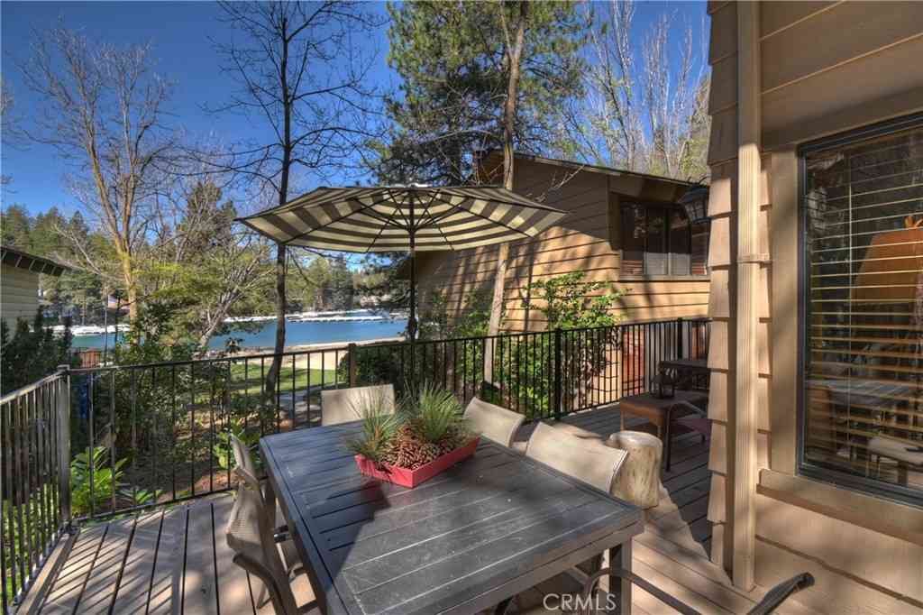 Townhouse For Sale - 27821 Peninsula Dr. #416<br/> Lake Arrowhead, CA 92352