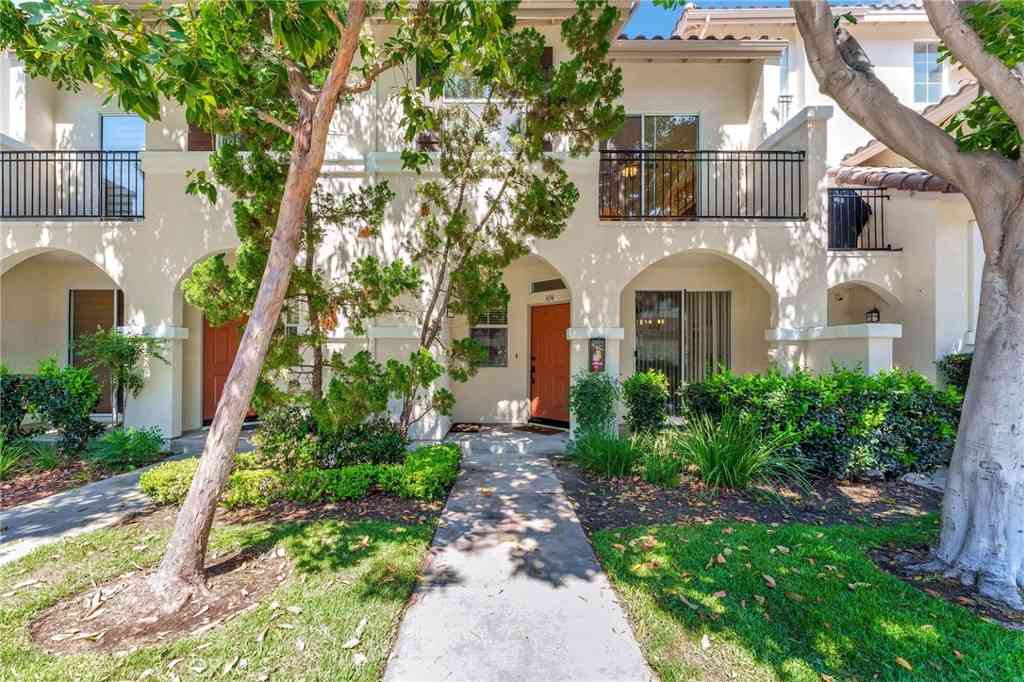 Condo For Sale - 304 Birch Grove<br/> Irvine, CA 92618