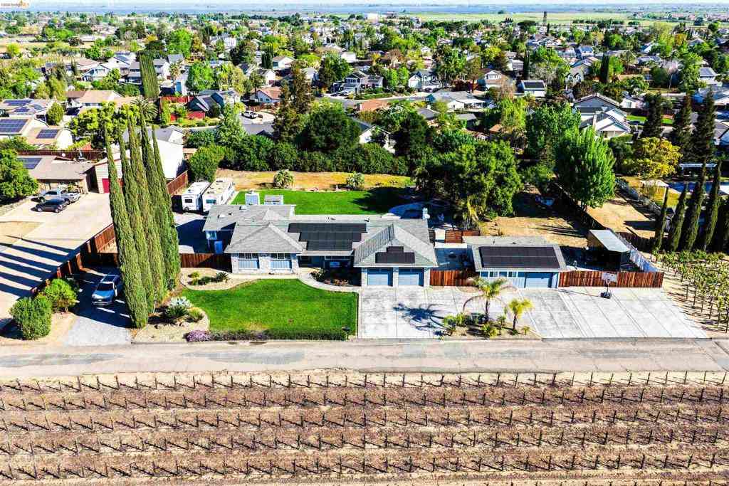 Homes For Sale - 147 Loren Ln<br/> Oakley, CA 94561