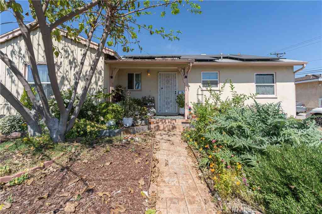 Homes For Sale - 6123 Edgefield Street<br/> Lakewood, CA 90713
