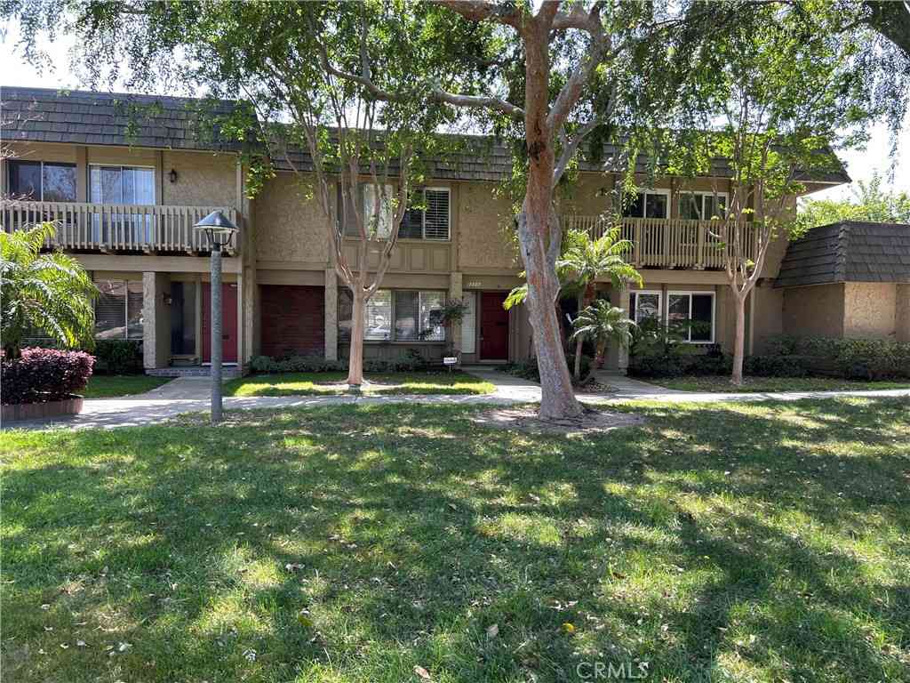 Townhouse For Sale - 10089 Corral River Court<br/> Fountain Valley, CA 92708