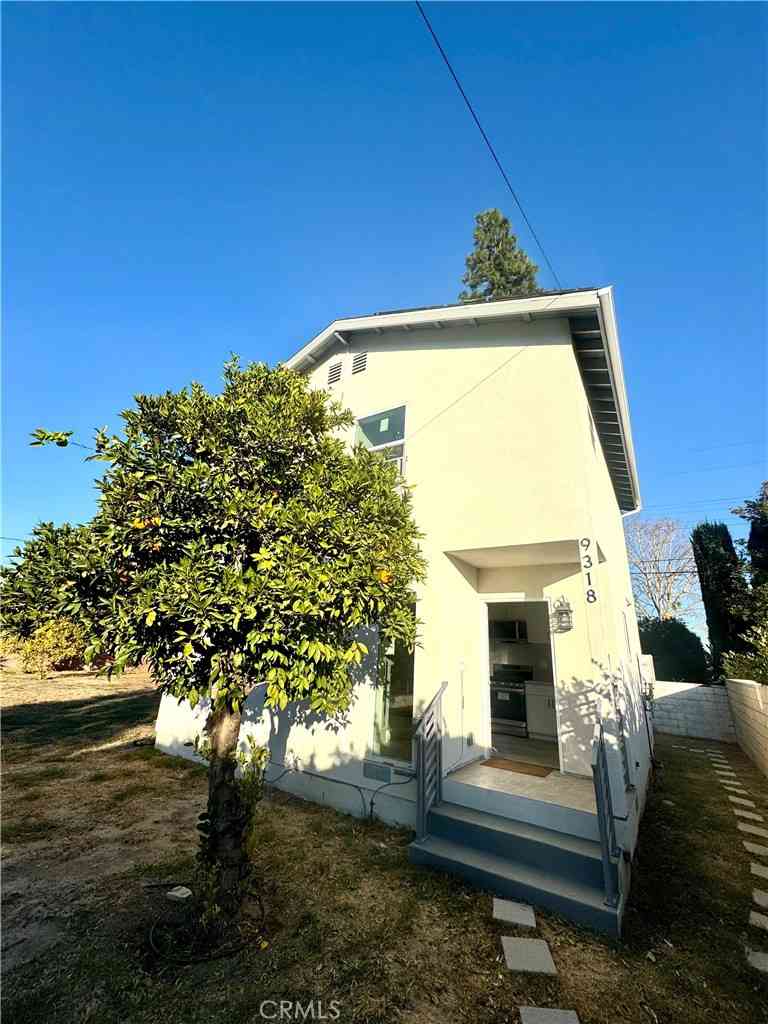 Homes For Rent - 9318 Encino Ave<br/> Northridge, CA 91325