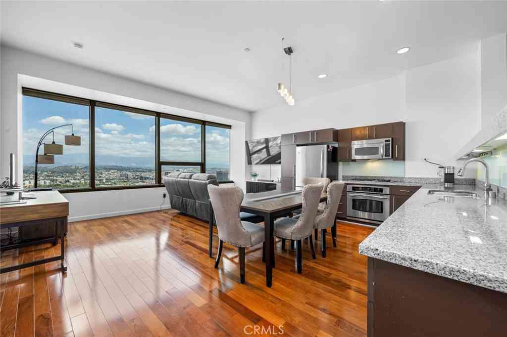 Condo For Sale - 1100 Wilshire #3005<br/> Los Angeles, CA 90017