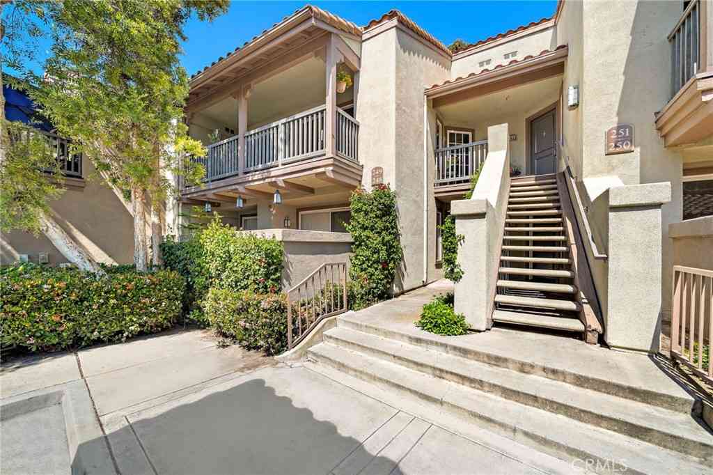 Condo For Sale - 2800 Keller Drive #249<br/> Tustin, CA 92782