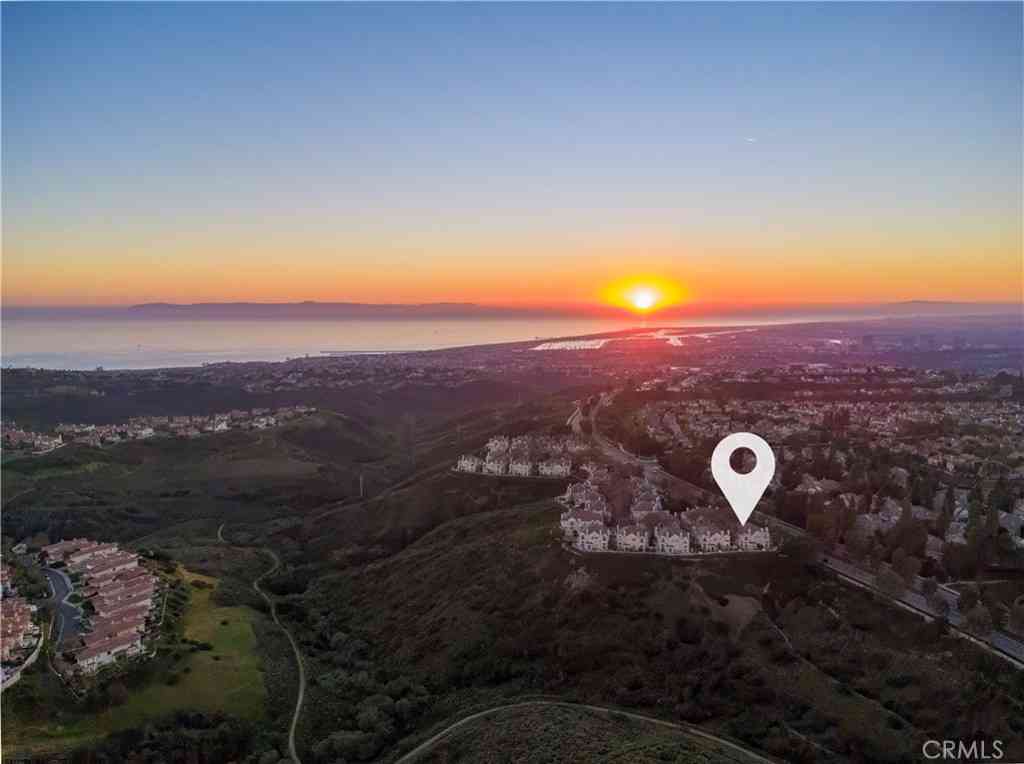 Townhouse For Sale - 4 Chandon<br/> Newport Coast, CA 92657