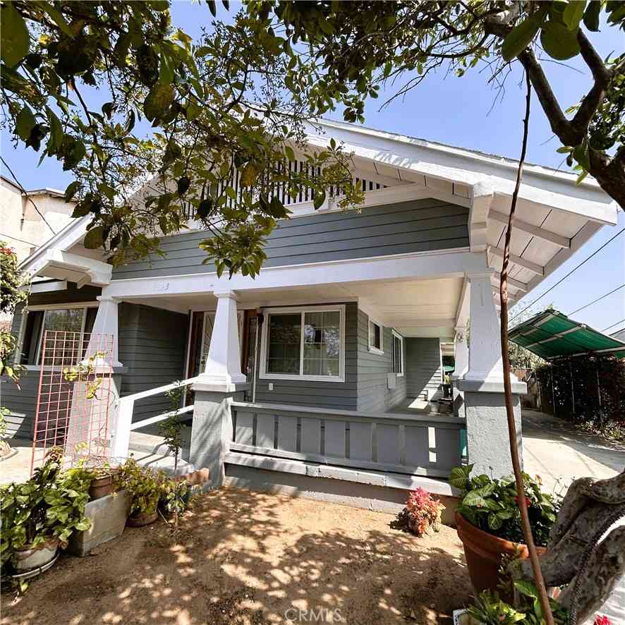 Homes For Sale - 2823 E 6th<br/> Los Angeles, CA 90023