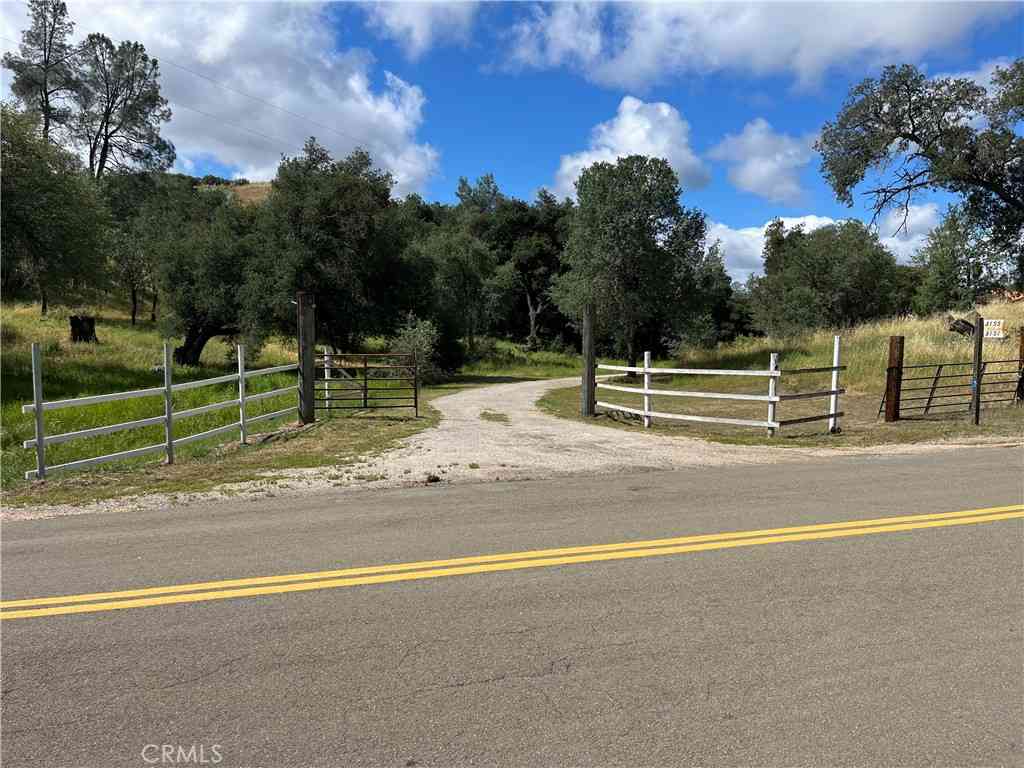 Homes For Sale - 3151 Parkhill<br/> Santa Margarita, CA 93453