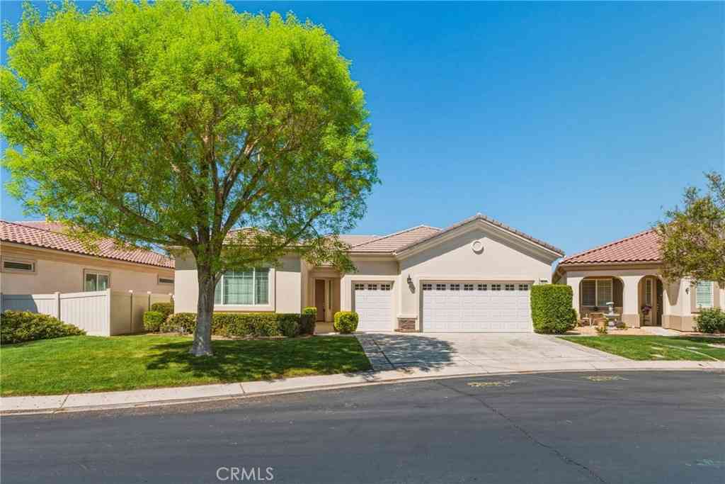 Homes For Sale - 19300 Macklin<br/> Apple Valley, CA 92308