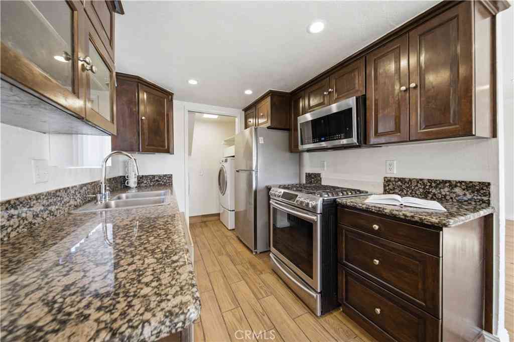 Townhouse For Sale - 9047 Langdon Ave #6<br/> North Hills, CA 91343