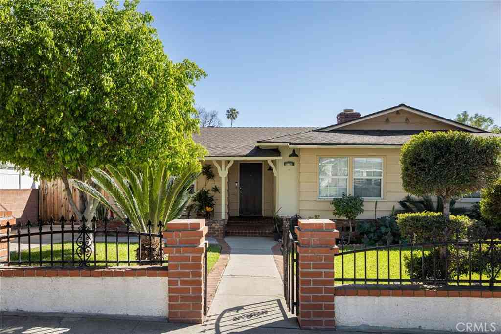 Homes For Sale - 11746 Broadway Avenue<br/> Whittier, CA 90601