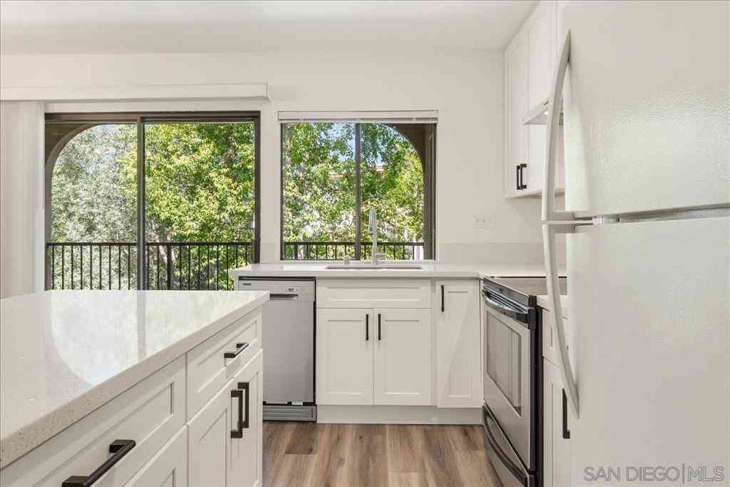 Condo For Sale - 7835 Cowles Mountain Ct #B38<br/> San Diego, CA 92119