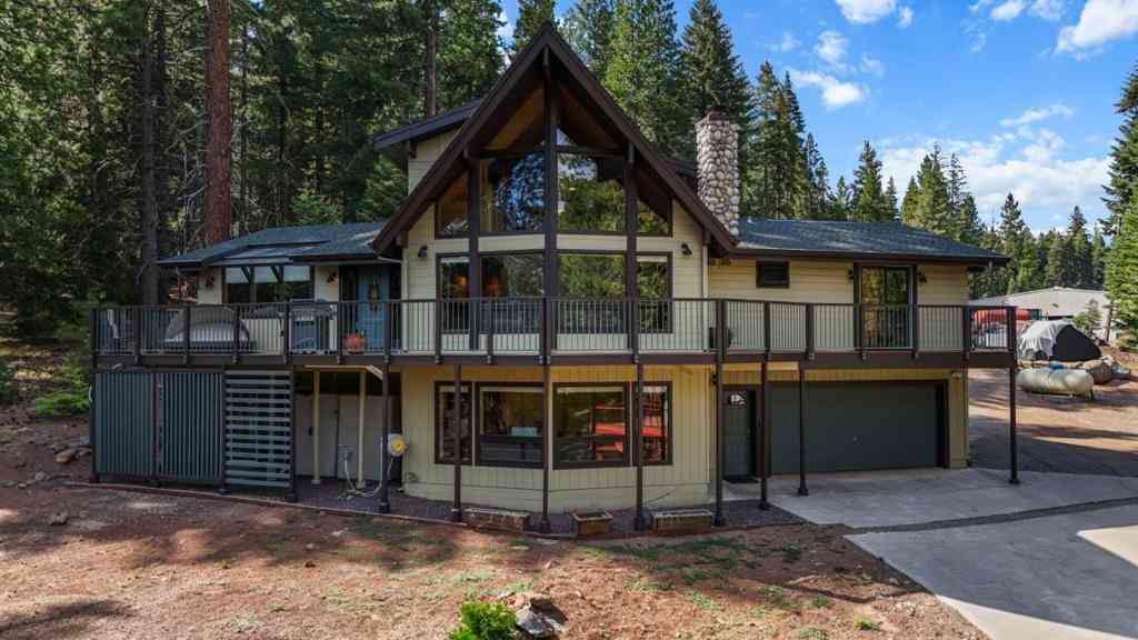 Homes For Sale - 523 Peninsula Drive<br/> Lake Almanor, CA 96137