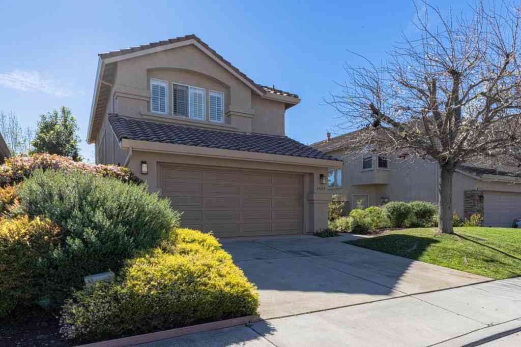 Homes For Sale - 25215 Azalea Court<br/> Monterey County, Salinas, CA 93908
