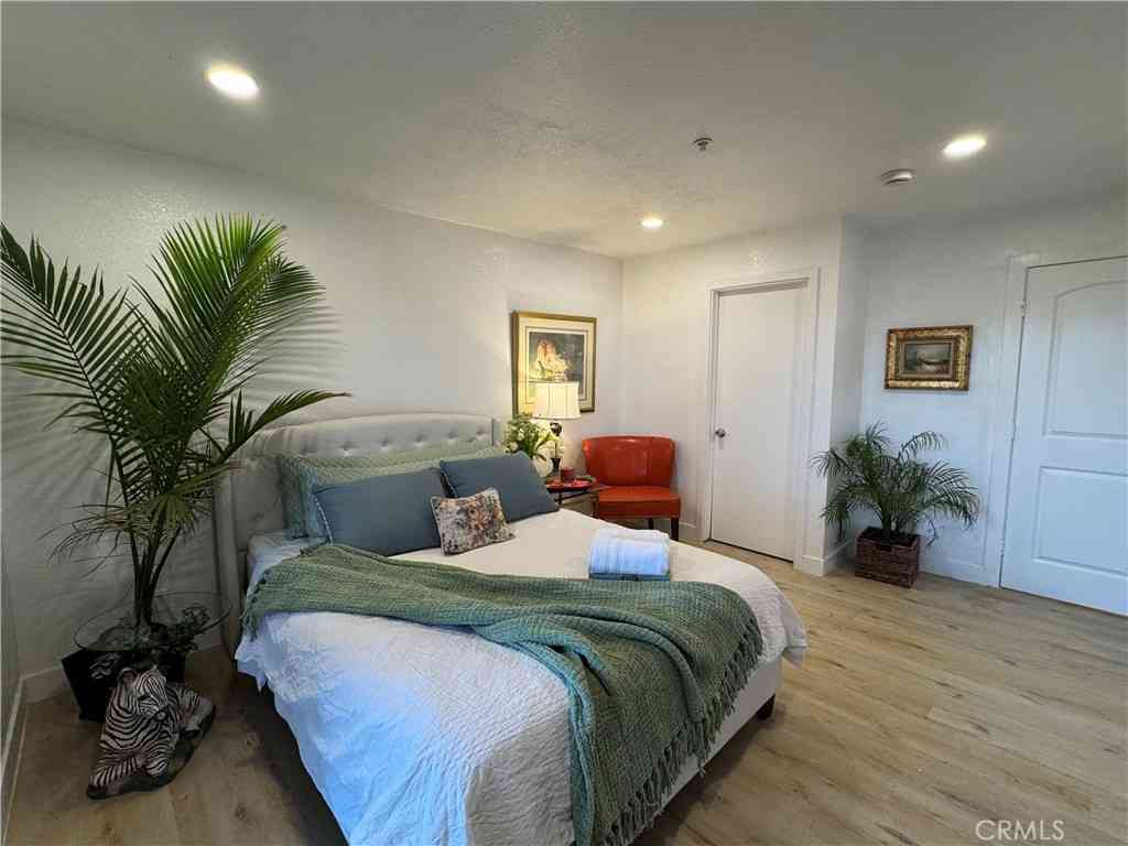 Condo For Sale - 8514 E Baker Hill Road #B<br/> Orange, CA 92869