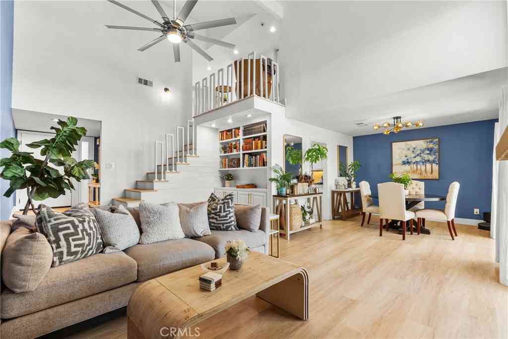 Condo For Sale - 23121 Yvette Lane<br/> Valencia, CA 91355