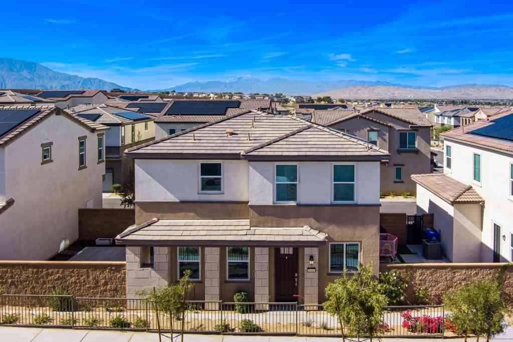 Condo For Sale - 76305 Columbia Drive<br/> Palm Desert, CA 92211
