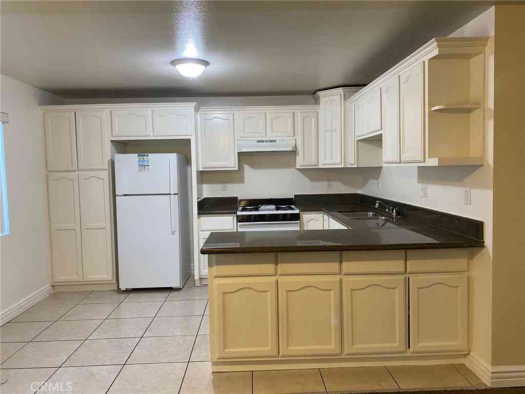 Multifamily For Rent - 650 E 81st Street<br/> Los Angeles, CA 90001